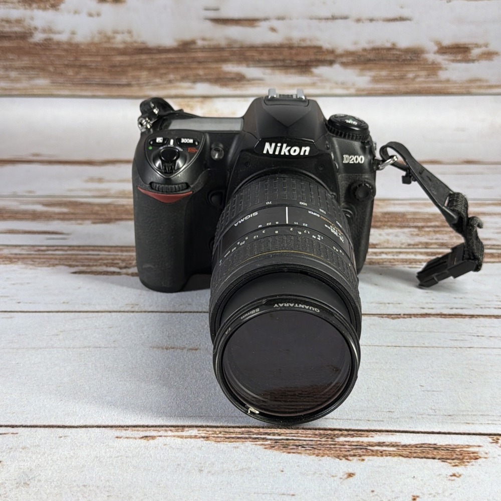 Nikon D200 10.2MP DSLR Camera w/ Sigma 70-300mm APO Macro Super Lens